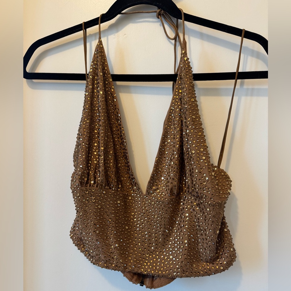 Alice and Olivia HANNAH EMBELLISHED TOP TAN/CRYSTAL - Picture 5 of 10